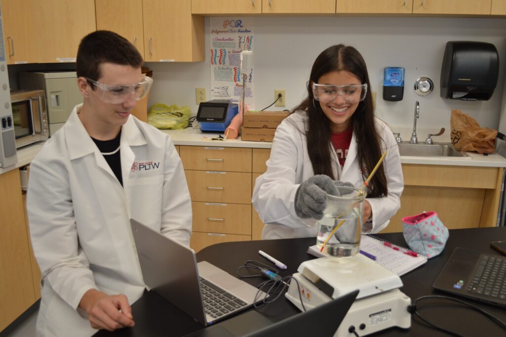 ATS Students in Lab